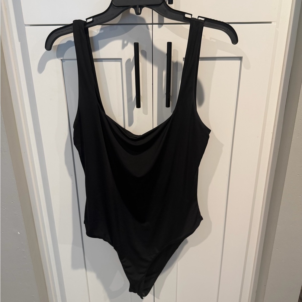 SHEIN Black Sleeveless Bodysuit